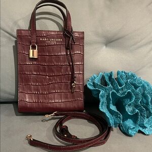 Marc Jacobs Croc-Embossed Micro Grind Tote Bag in Syrah